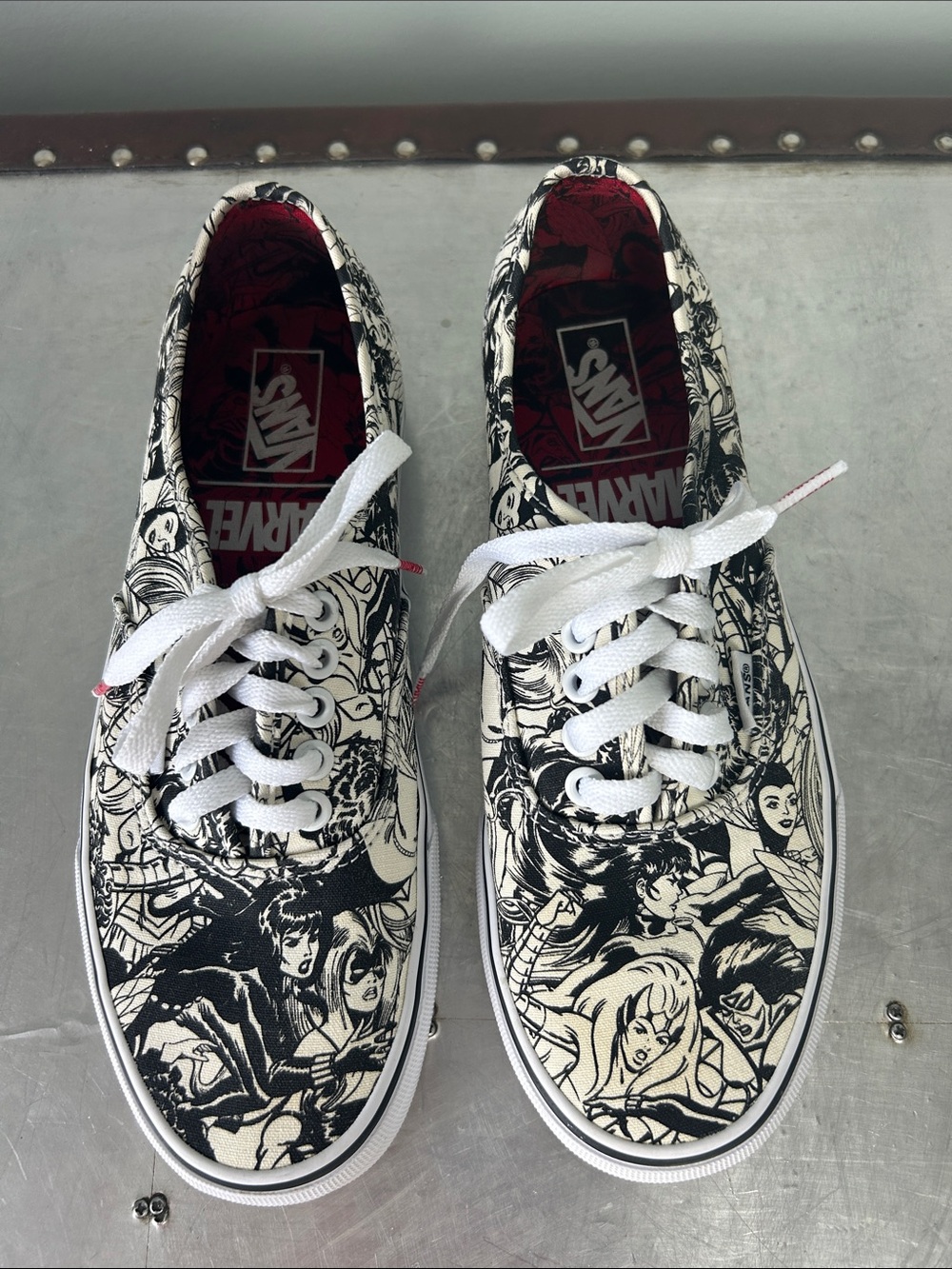 Vans White & Black Marvel Comic Print Low-Top Sneakers
